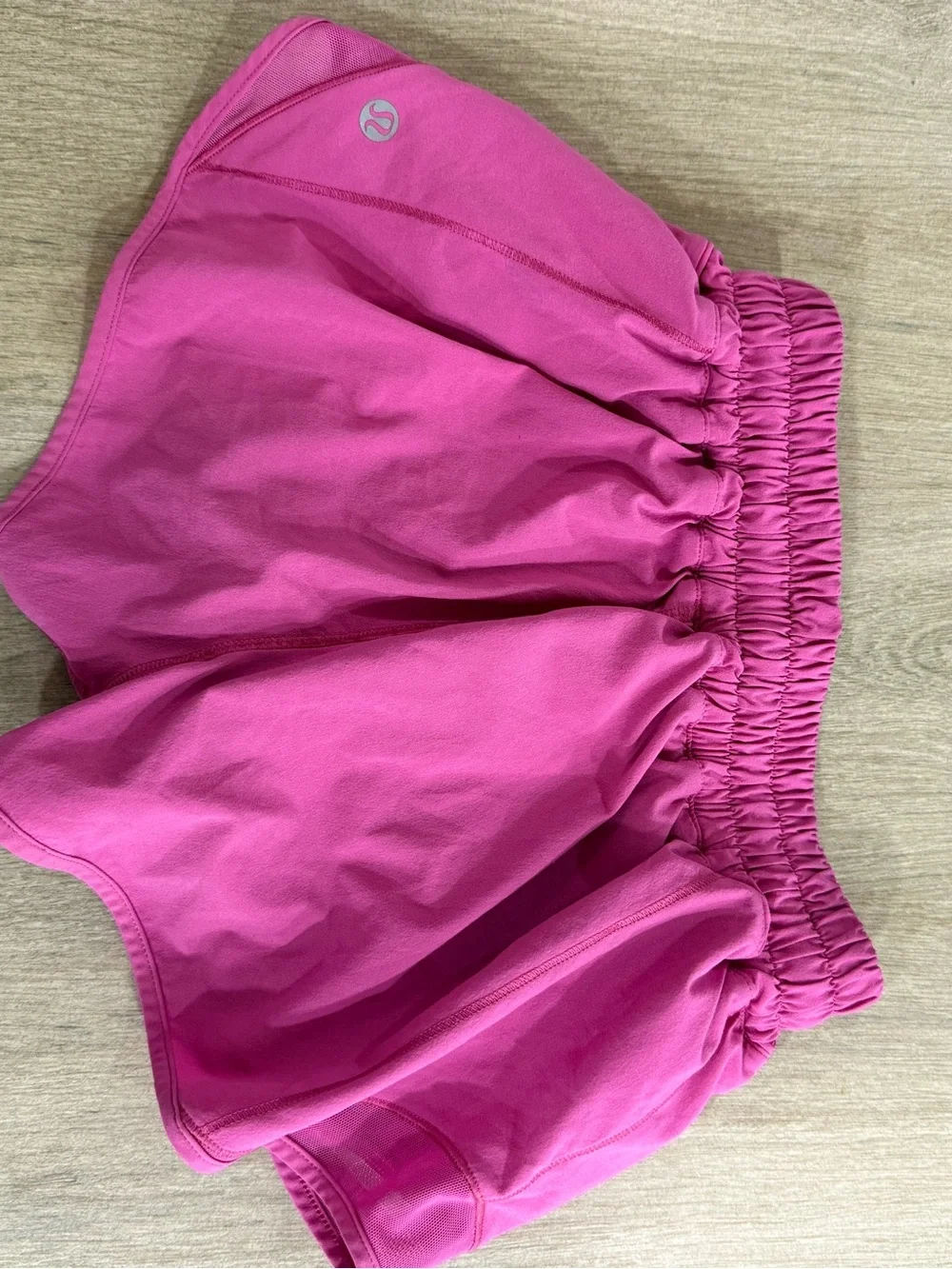 Lululemon Hotty Hot High-Rise 2.5" Lined Workout Running Shorts Bright Pink 2 - Picture 2 of 9